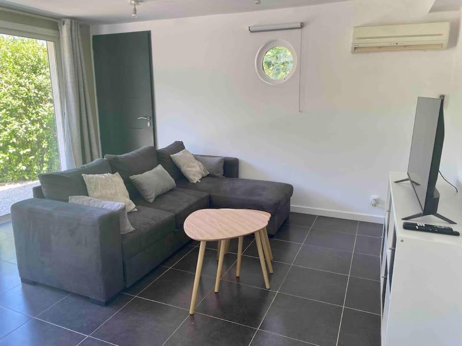 Appartement 2-4 Pers. Piscine, Entre Aix Et Cassis La Destrousse Exteriér fotografie